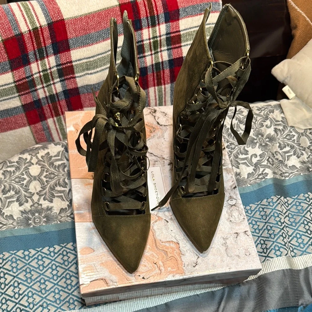 Lola Shoetique Green Lace Up Boots - Picture 5 of 5